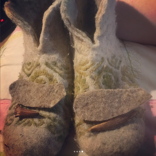 felted%20shoes%20with%20tabs%20and%20antlers